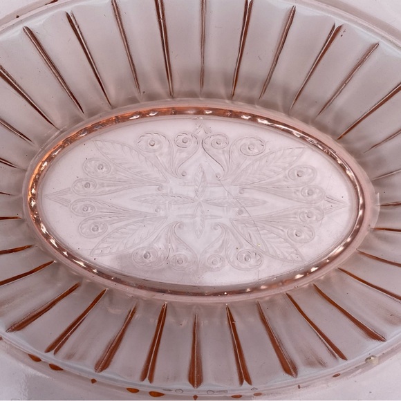 Pink rectangular depression glass bowl, flowers etched along rim and base VTG - Picture 5 of 6